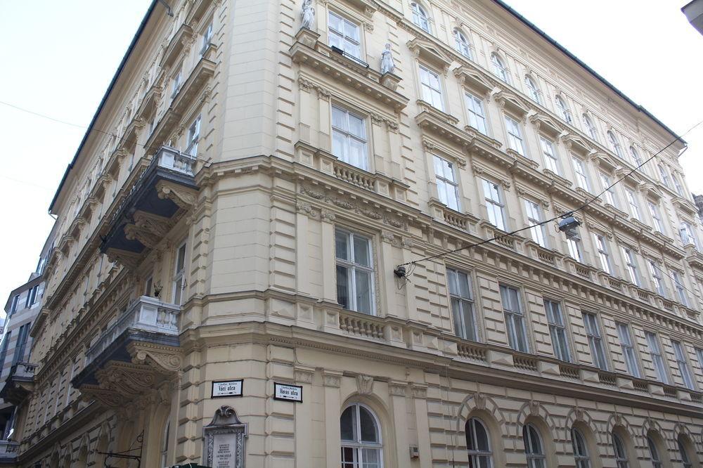 Old Monarchia Hotel Budapest Luaran gambar