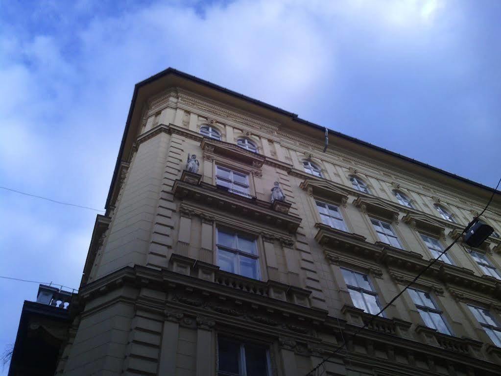 Old Monarchia Hotel Budapest Luaran gambar